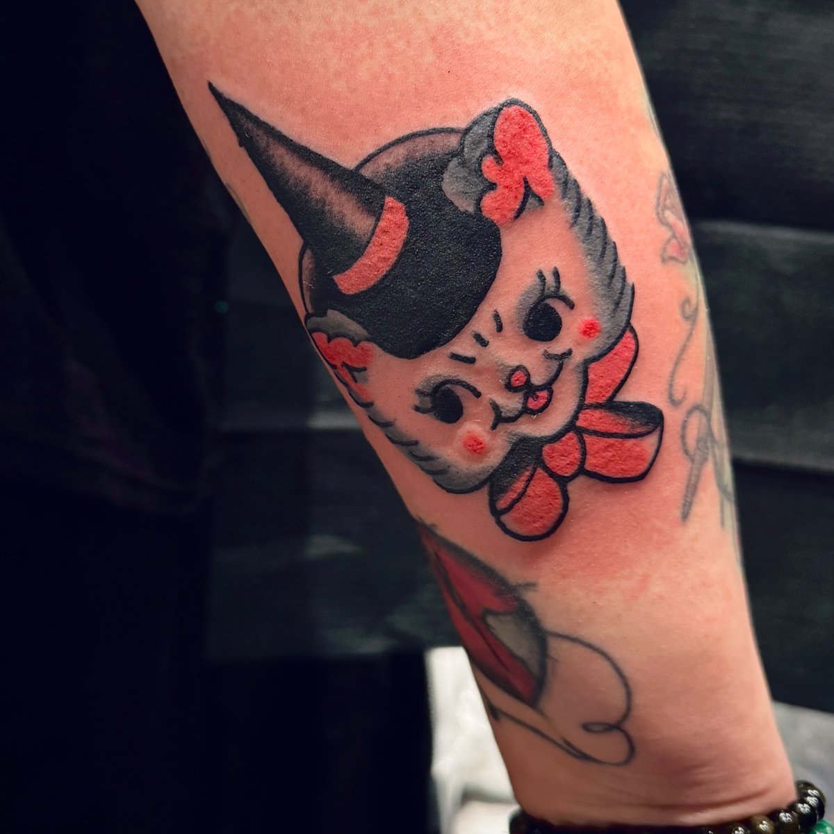 JVP_CRTS's tweet photo. I’m here to make all of the little kitten witch tattoos come true https://t.co/0X3H98Hh6b