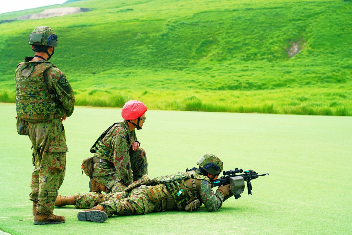 jgsdf_gcc_ardb's tweet photo. 【連隊野営訓練④】
＃第１水陸機動連隊 は十文字原演習場において連隊野営訓練を実施しました。写真は戦闘射撃の様子です。隊員たちは状況に応じた迅速かつ正確な射撃を実施しました。連隊は任務を完遂するため各種能力の向上を図っています。
#水陸機動団 https://t.co/ZFmircMP8Q