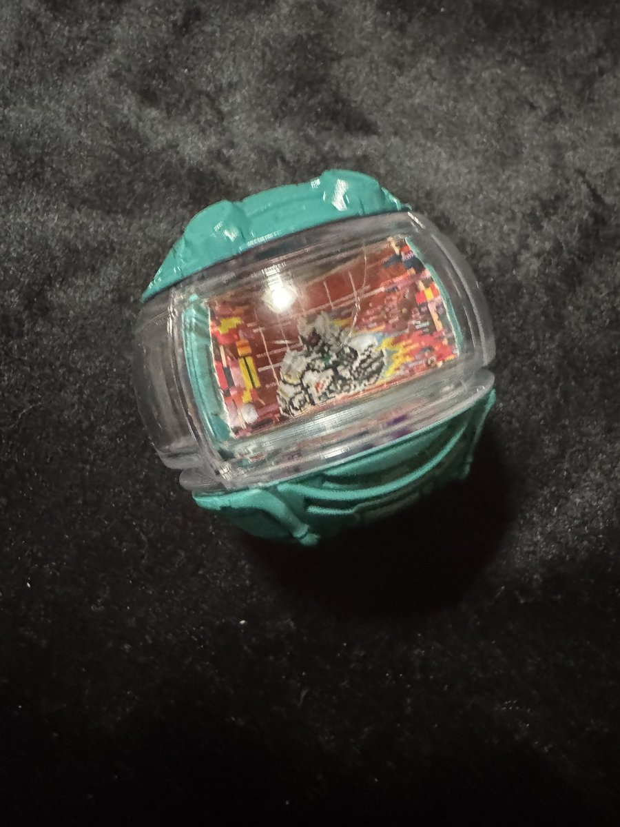 sordform's tweet photo. ロードインヴォーカーの塗装再チャレンジ。
今回はゼロイダー(というかサイクロン号)モチーフのカラーリングでヒーロー然としたイメージで。カプセムもライダー仕様を絵柄作成して合わせた
 #仮面ライダーゼッツ https://t.co/20bbHy1ztJ