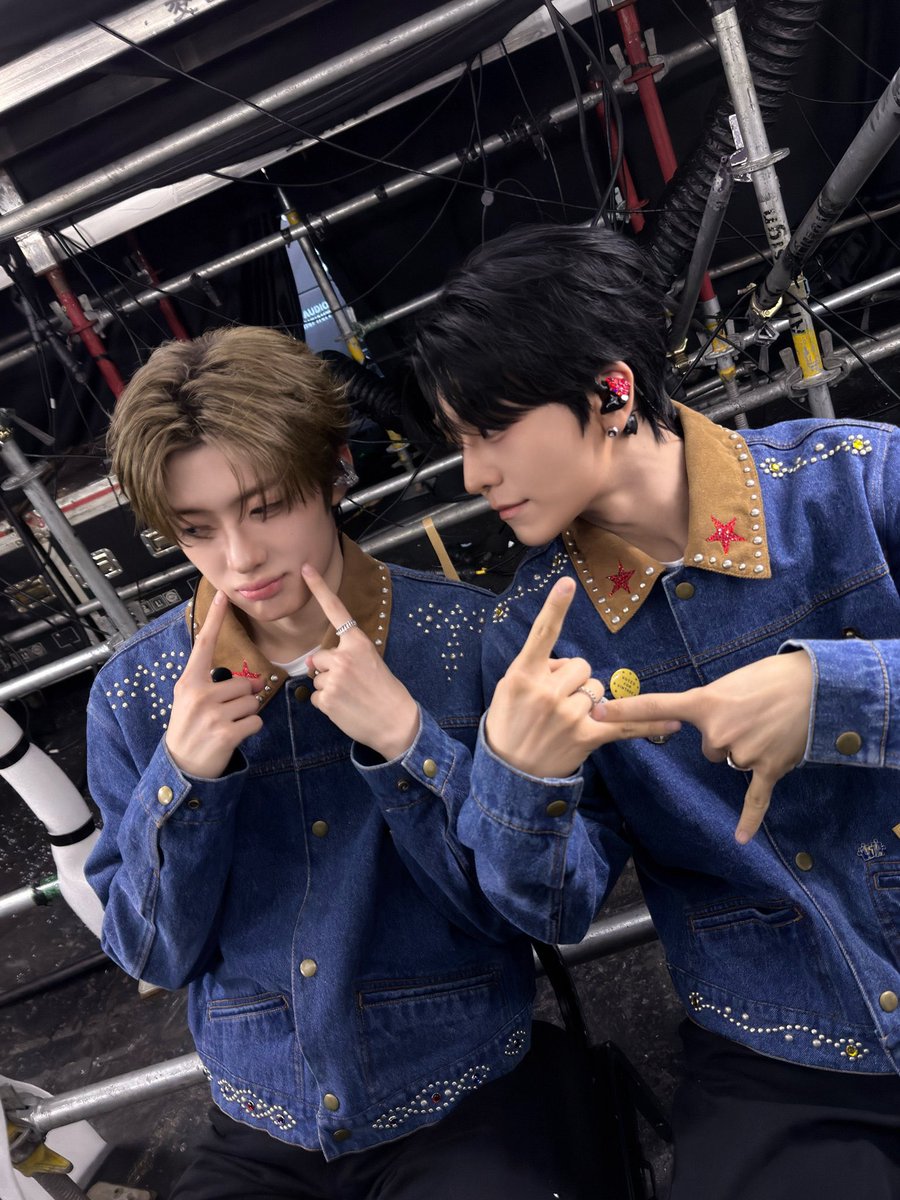 rosyfelines's tweet photo. hyeonlong remaja pacaran banget https://t.co/f7BGrqD9Tc