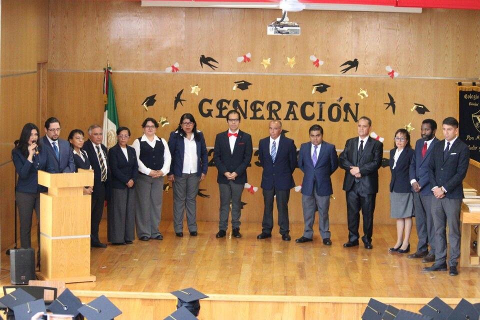 Hector_oswaldo's tweet photo. Del pizarrón al escenario: testigo y partícipe del crecimiento de mis alumnos. No hay mayor privilegio que contribuir a la construcción de una generación que piensa con claridad y sueña con altura.
Área 1 y 2.  🍃🍂 https://t.co/RWvgYDIaT3