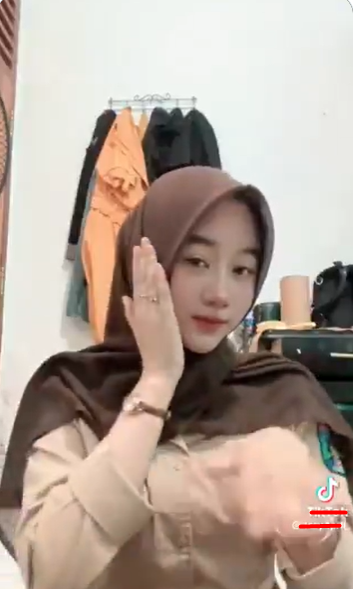 adelagrend7618's tweet photo. Ini yang bikin timeline mendadak rame... 📲
man 3 banyuwangi viral, man 3 banyuwangi video, video viral banyuwangi... pencariannya terus naik dan makin banyak netizen yang penasaran. 🚀

Link video di komentar... 👇 https://t.co/ymwbmjHP8Q