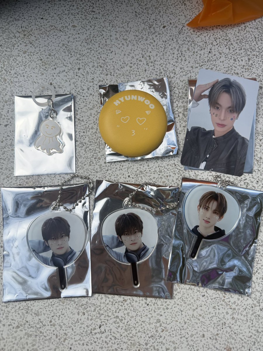 mi_huns2's tweet photo. xikers 特典 グッズ 交換

譲 セウン ヒョヌ イェチャン ジュンミン
求 ミンジェ スミン

現在会場にいます！ https://t.co/UGxGXlMnsL