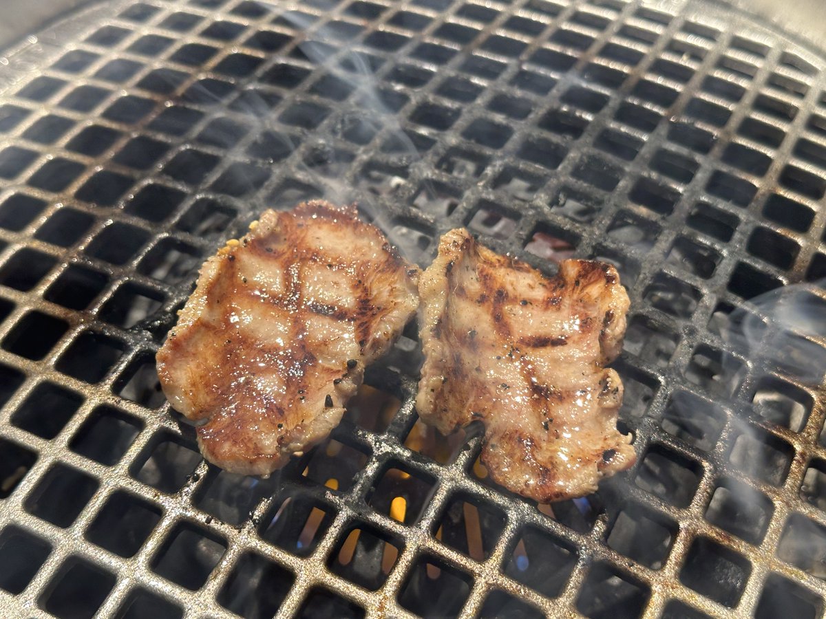 studiokanata_tp's tweet photo. 千歳烏山「大昌園」へ🥩
暑い日や疲れた日は、やっぱり焼肉！🔥
程よい脂と肉の旨みがたまらない…。箸が止まらない…！
スタミナ満点で大満足でした😋
#千歳烏山 #大昌園 #焼肉 #グルメ #スタミナ飯 https://t.co/MpFGvMh6UQ