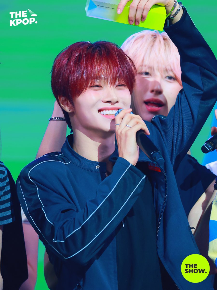 THEKPOP's tweet photo. [BEHIND PHOTO] THE SHOW. Ep.396 THE SHOW CHOICE #idntt #아이덴티티 #THESHOW #THEKPOP https://t.co/lmFbIkBQ9h