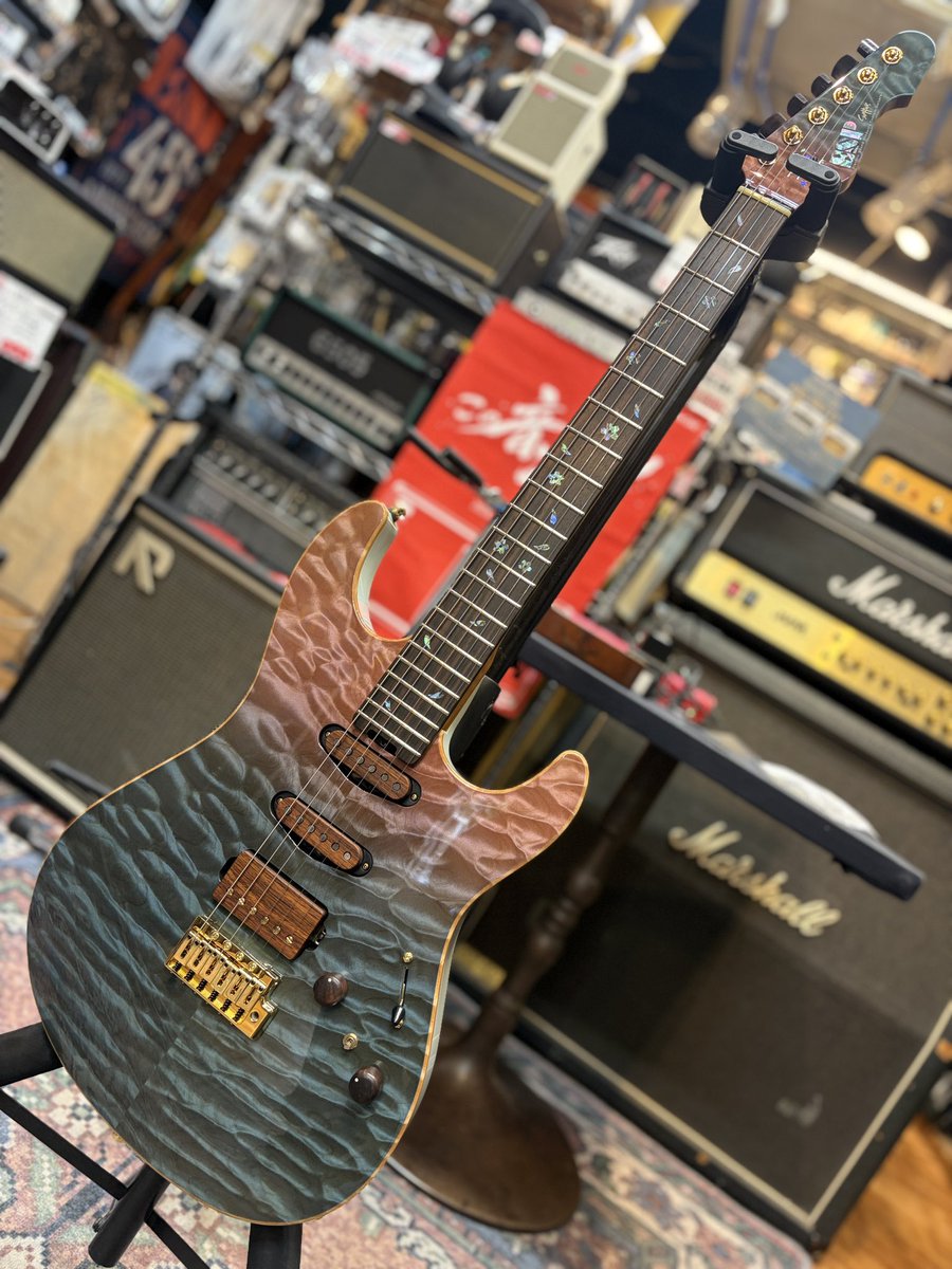 esptechhouse's tweet photo. お客様のオーダーギターを納品させていただきました！

木製ピックアップカバーやインレイが豪華なSnapper！

ありがとうございました！

#ESPテクニカルハウス
#テクハみやこし
#Snapperaika https://t.co/rtwG9gV74y