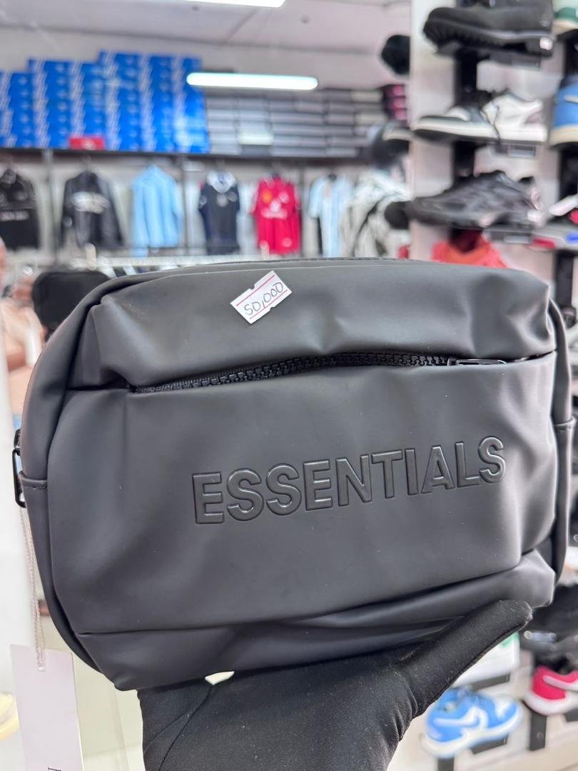 Atatepanda's tweet photo. Zatengeni ma bag anyatwa awa at Mikeystore 🔥 Mawa kukayionetsa mopanda nkhawa kwa Ruger ko.

+265 993 89 26 61 https://t.co/rWtWiCtTd4