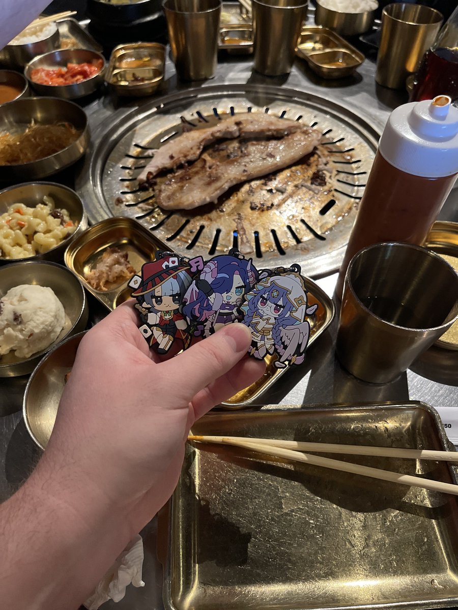 PersistentTendy's tweet photo. Late OffKai Oshikatsu! Wait what do you mean I only had one meal a day? π
These girls mean the world to me. π©·πβ₯οΈ
Oshiposts coming I swear!
#ShowLeia #AVAHAWT #Sabletons https://t.co/hCjRb55i0b