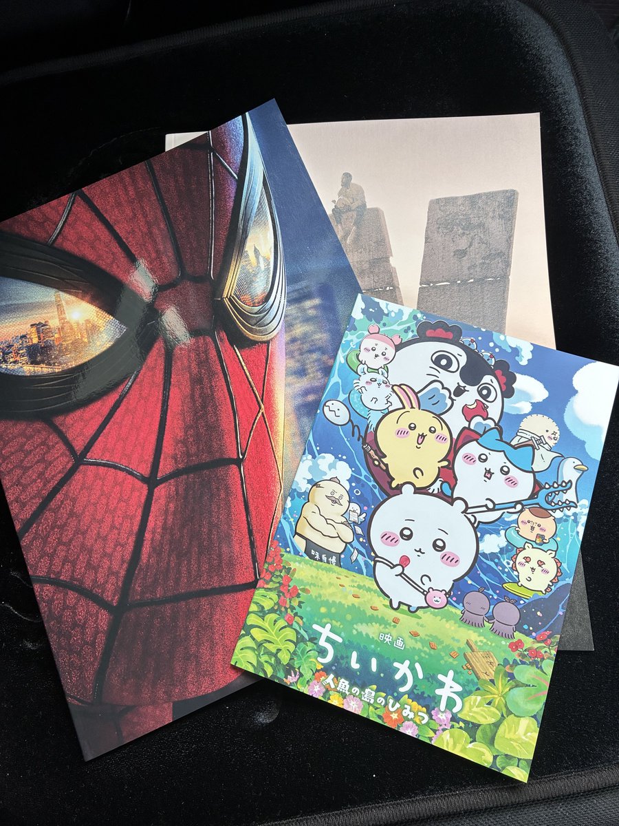 Dandelion_se_ya's tweet photo. スパイダーマンBND見てきた！
ネタバレにならないようにが難しいけど、第2章の始まりにぴったり！って感じだった！面白かった〜〜〜〜。
しっかりパンフレットも両方ゲット！なんならちいかわも買えた！
帰って読まねば。
  #スパイダーマン
 #ブランニューデイ https://t.co/RKTu7bHb8E