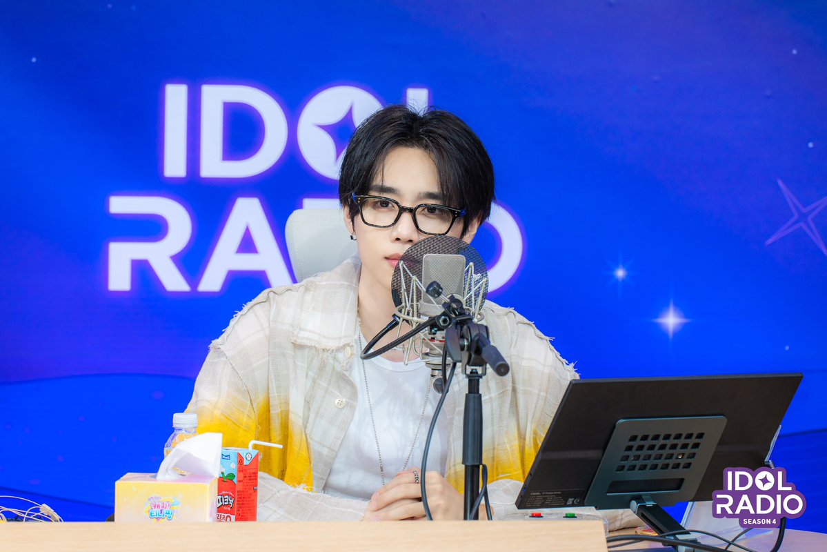 idolradiokorea's tweet photo. [#아이돌라디오4 앨범 260729]

EP#240 여보세요? 루네이트 아돌라 출연이라고요❓

이게 누구야?
이렇게 예쁜데 노래까지 잘 하고
잘 만들기까지 하는 떤디 아니야~~🥹
엽떡 많이 먹고 (?)
좋은 노래 많이 주세요!

#MBC #IDOLRADIO #아이돌라디오 #더보이즈 #선우 https://t.co/ISArvJsE6i