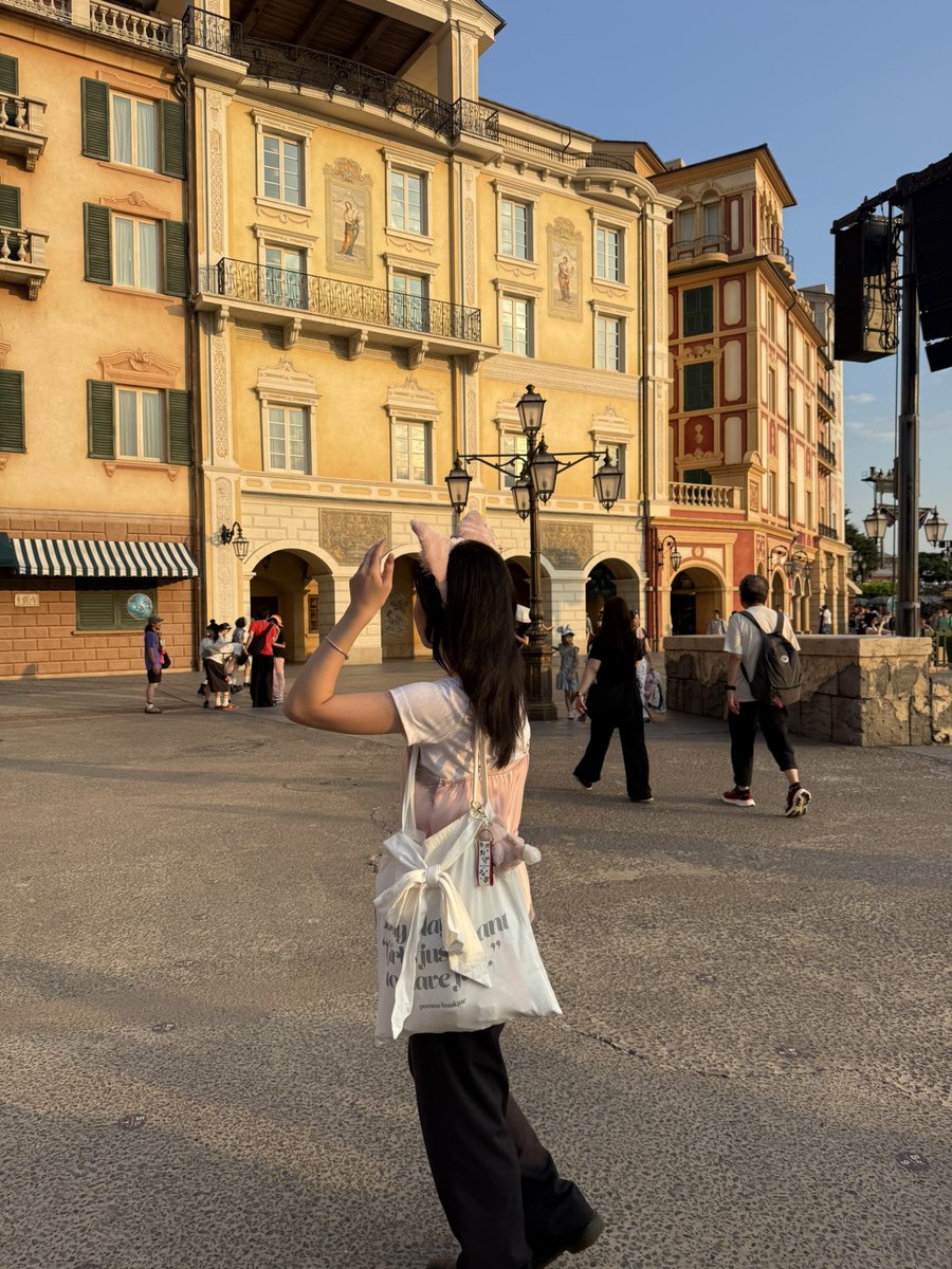 sdkulid's tweet photo. 小学生ぶりにディズニーシー行ってきた🩵✨
25周年めちゃかわいかったし、遠い記憶の懐かしさと初めてがたくさんですごく楽しかった！
特にピーターパン感動した(T ^ T)タワテラデビューもできて最高の1日でした♪ https://t.co/ea5kwxatLj
