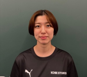 STORKS_OFFICIAL's tweet photo. ◤2026-27シーズン ストークスチアリーダーズ スタッフ体制決定💚◢

今シーズンのアリーナを華やかに彩り、チームを後押しするストークスチアリーダーズのスタッフ体制が決定いたしました✨

【2026-27シーズン スタッフ体制】
●越田 歩 プロデューサー(兼)ディレクター
●Rumi アシスタントディレクター（新就任）
●Nene アシスタントディレクター
●半田 望羽 メディカルトレーナー（新就任）

今シーズンは、よりプロフェッショナルなチームを目指し、神戸ストークスの勝利のために熱いパフォーマンスをお届けしてまいります🔥

各スタッフのコメントや詳細はこちら👇
https://t.co/WYWYqDmOVb

#神戸ストークス
#ストークスチアリーダーズ
#ストチア