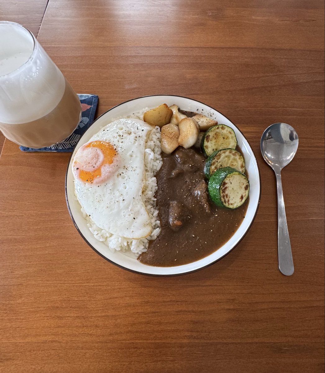 lucis1996's tweet photo. 一個人安靜的吃午餐 https://t.co/hDIjOhPzsz