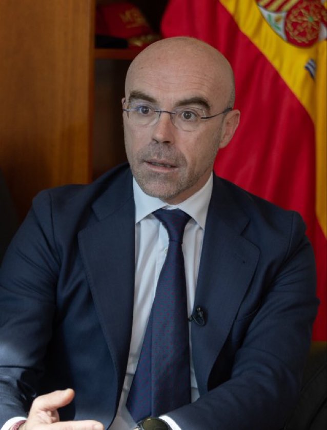 AlertaNews24's tweet photo. 🇪🇸🇪🇺 | AHORA: El eurodiputado Jorge Buxadé dice que el presidente del Gobierno español, Pedro Sánchez, es un "traidor". https://t.co/Z3un6oMfTa