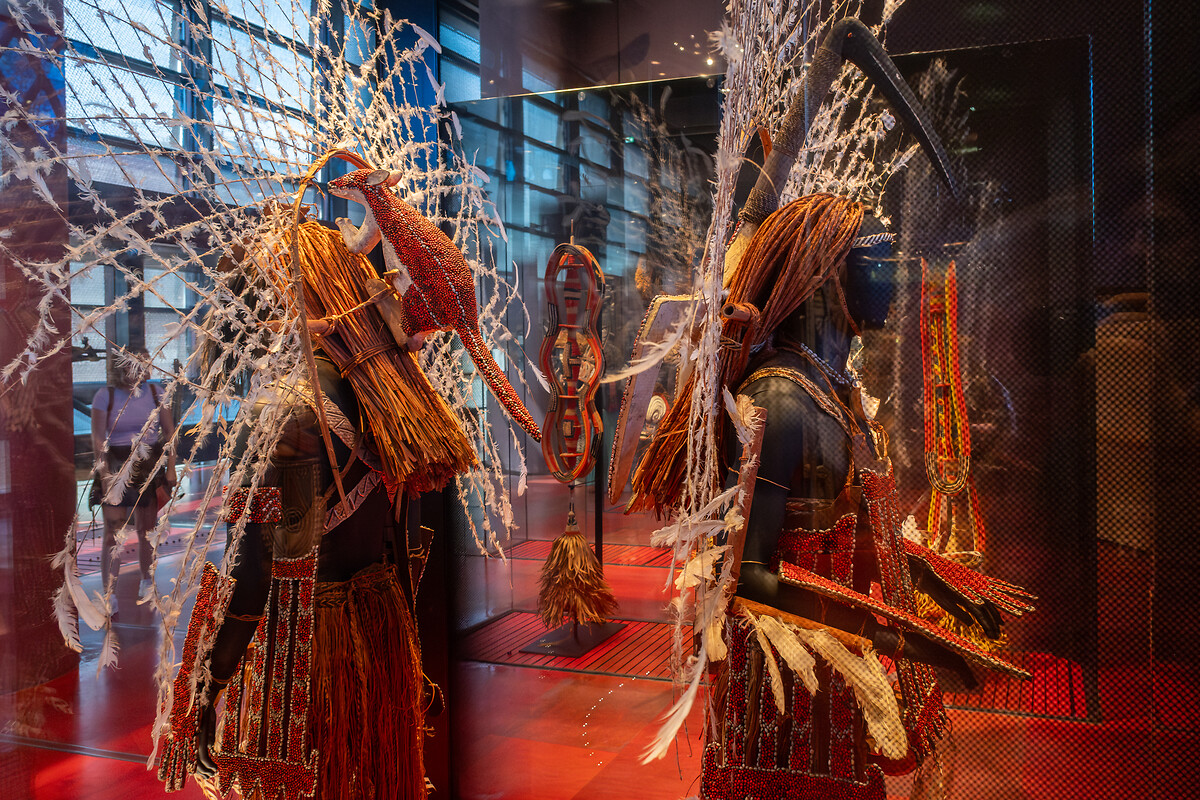 quaibranly's tweet photo. #LeSaviezVous 🔎

☀️ Les coiffes cérémonielles de Nouvelle-Guinée occidentale évoquent les relations qui unissent les Marind à leurs ancêtres, à leur environnement et aux êtres qui peuplent leur univers mythique.

ℹ️ Plus d'infos 👉️ https://t.co/hibyOloCpj https://t.co/sDptDV63i3