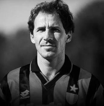 ReteSport's tweet photo. 💔 Oltre i colori, uno dei più grandi calciatori della storia del calcio italiano.

Addio a Franco #Baresi 

Riposa in pace campione https://t.co/fVuCfQAGbF