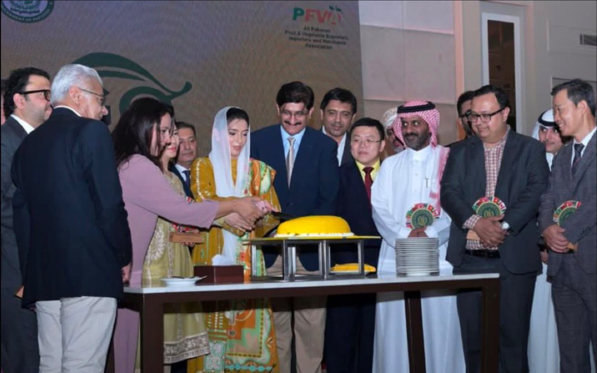 JamsheedAlitai2's tweet photo. First Lady of Pakistan Bibi @AseefaBZ attended the Mango Diplomacy Festival 2026, organised by the Foreign Affairs Liaison Office (FALO), Karachi. 🥭💛 https://t.co/k8e1ORkDfy