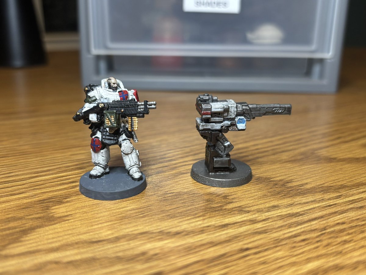 Azzuun's tweet photo. 150 down, 20,500 to go for the #CurlCrusade. A friend from my xenos infested home-world is visiting for the weekend and wanted to learn to paint. These are the models we worked on. The turret is his first model ever. https://t.co/ynmyWIJWph