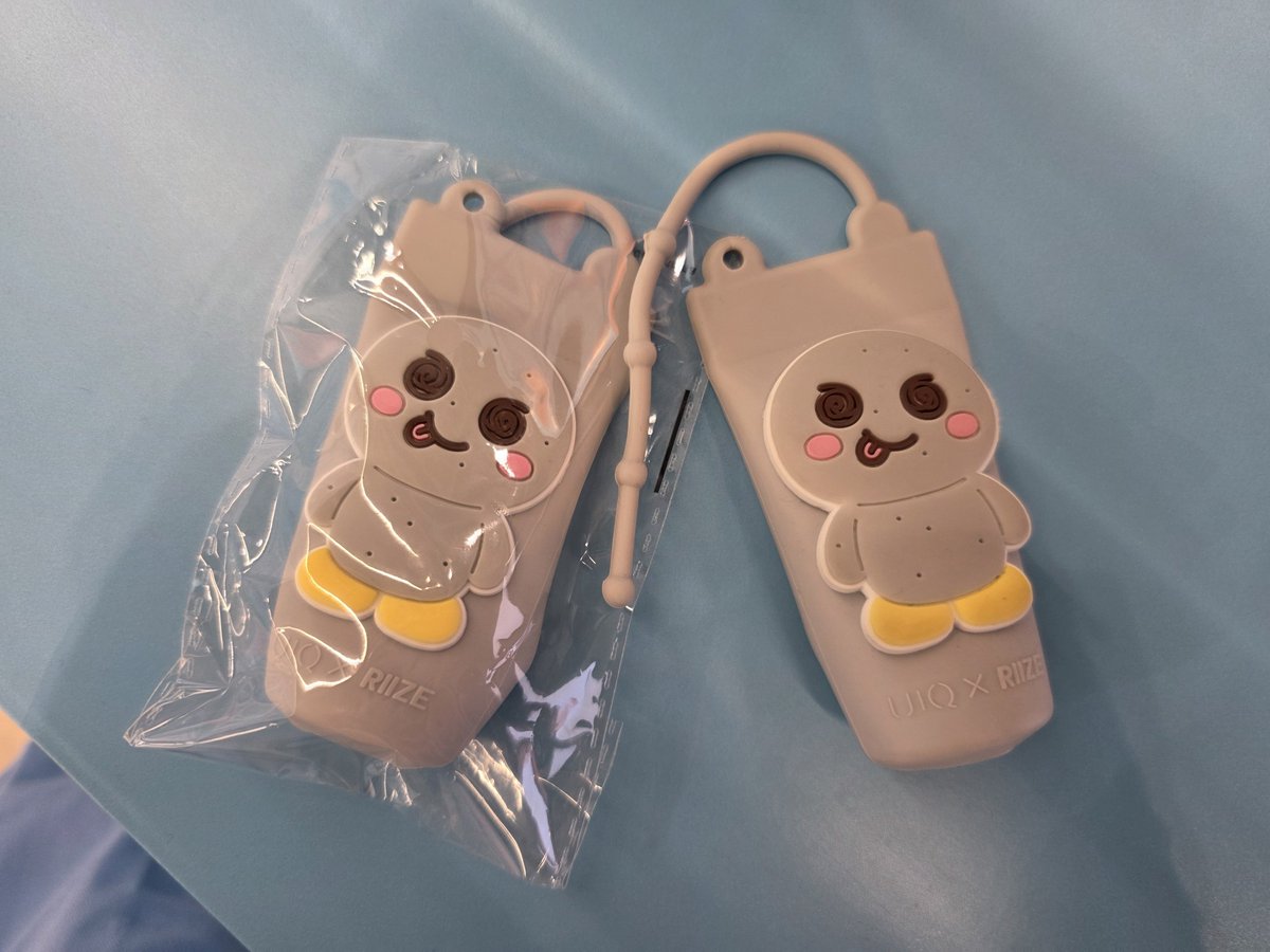 doljaaya's tweet photo. 유이크 팝업 가서 게임도 하고 애들이 입었던 옷도 보고 야무지게 핸드크림 케이스 교환해왔어요😆

몰랐는데 타브랜드 패드 공병도 유이크쿨링패드랑 교환해준대요😄 다들 교환하고 오세용

#유이크 #유이크팝업 #피부쿨링충전소팝업 #UIQXRIIZE https://t.co/RvMhQuEatG