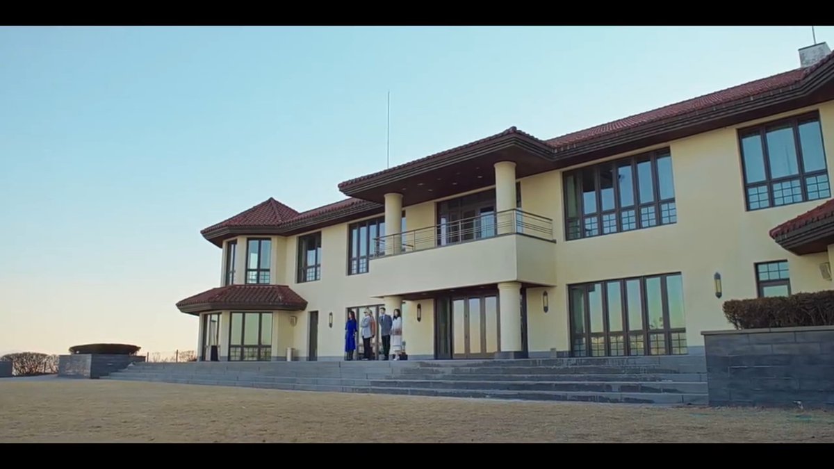 flowersbin0409's tweet photo. Siena hall?🤭 https://t.co/e8yX2gfsXI