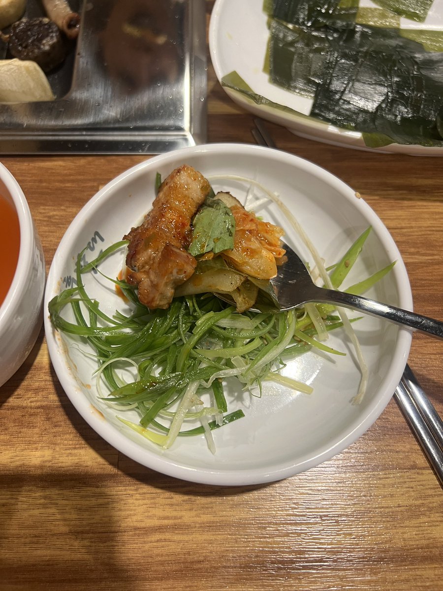 Nicoguinea's tweet photo. 여기 갔는데 눈만 껌뻑껌뻑 하고 있으면 공주님대접해줌.. 마지막 먹다 찍었는데 ㅈㄴ말아먹으면 쥰나 맛있고 
나갈때도 밖에까지 나오셔서 에스코트 해주심 https://t.co/QZHfq1rYPs