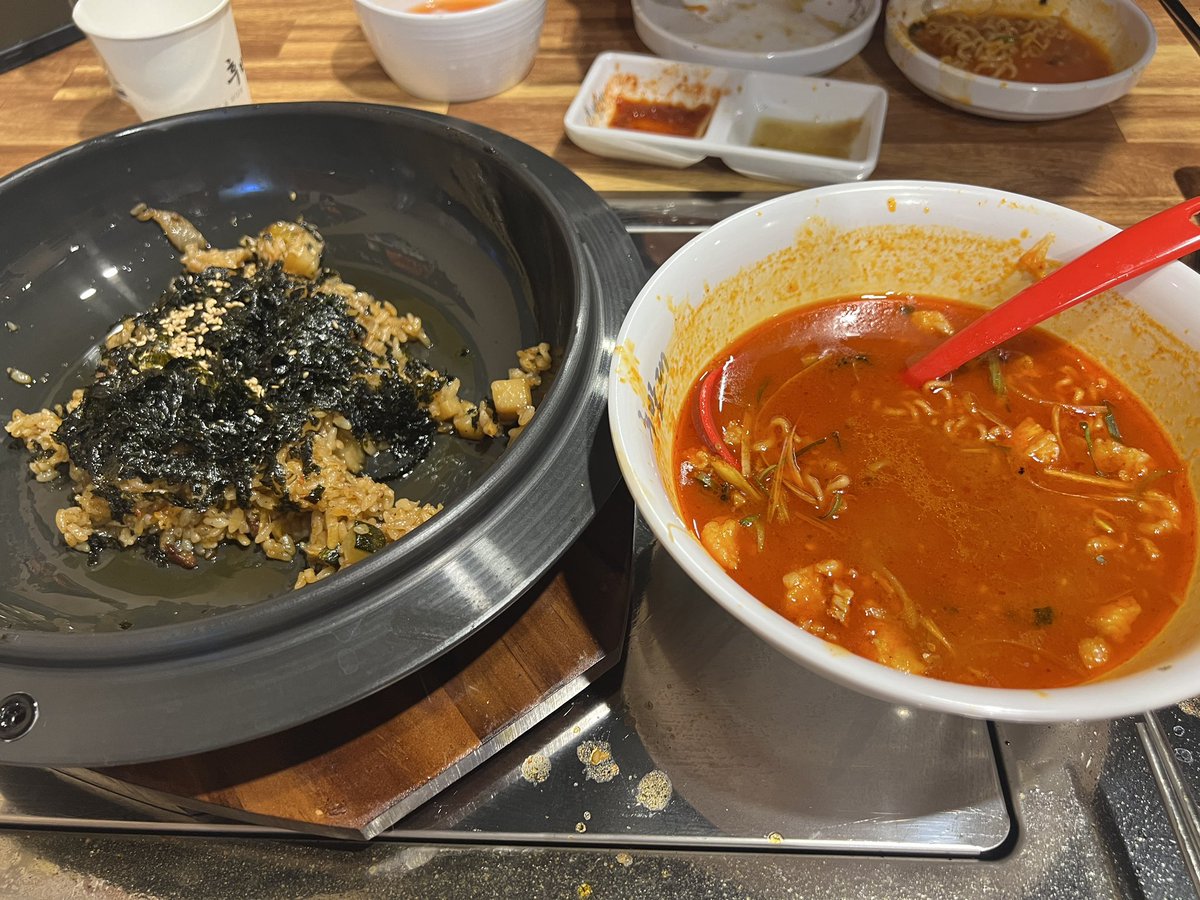 Nicoguinea's tweet photo. 여기 갔는데 눈만 껌뻑껌뻑 하고 있으면 공주님대접해줌.. 마지막 먹다 찍었는데 ㅈㄴ말아먹으면 쥰나 맛있고 
나갈때도 밖에까지 나오셔서 에스코트 해주심 https://t.co/QZHfq1rYPs
