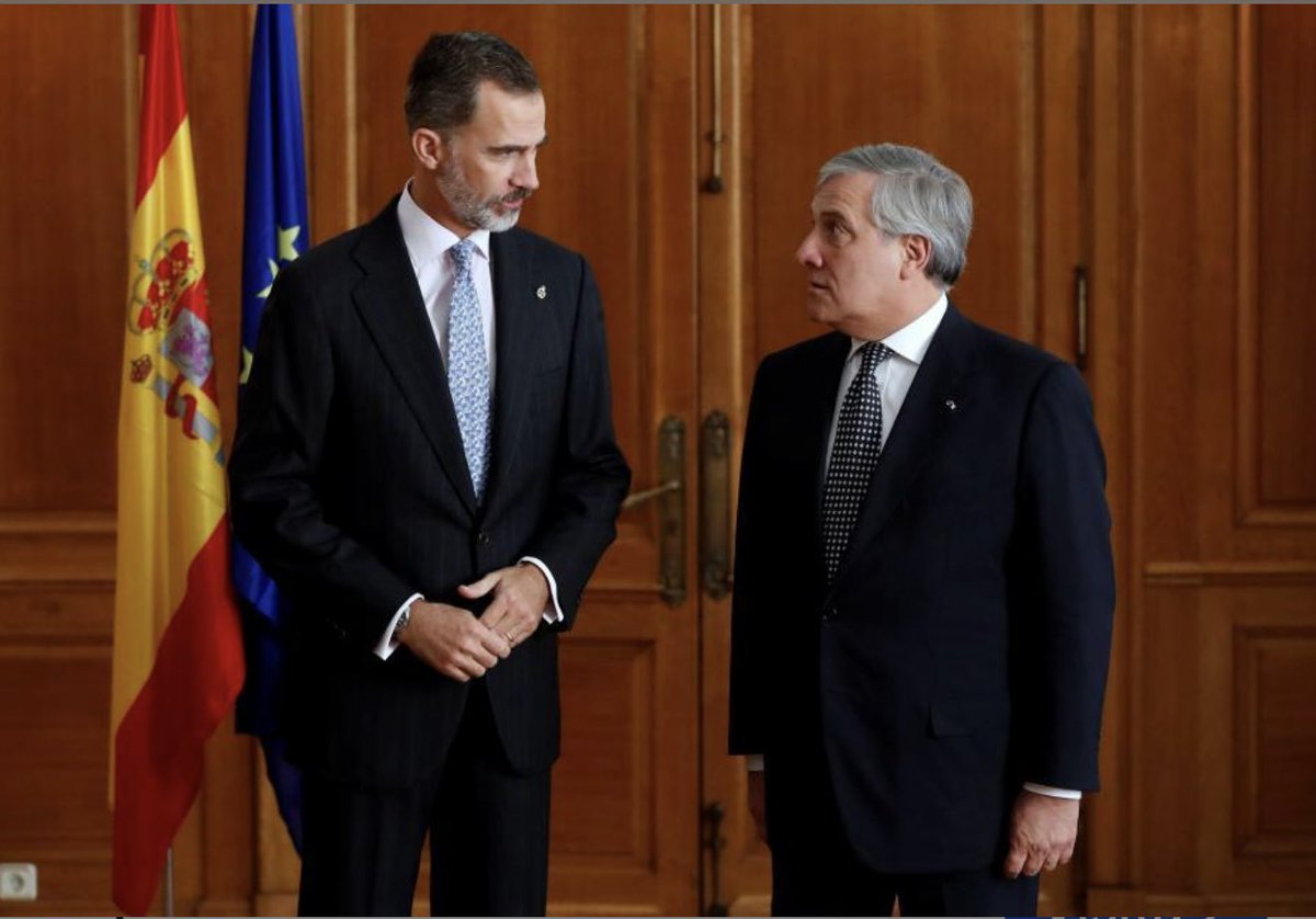 Rosell_Advocat's tweet photo. Antonio Tajani, guardonat per Espanya amb la Gran Creu de l'Orde del Mèrit Civil com amb la Gran Creu de l'Orde d'Isabel la Catòlica, i premi princesa d’astúries principalment pel seu ajut a reprimir catalans al Parlament Europeu. https://t.co/26zhmjAwp7