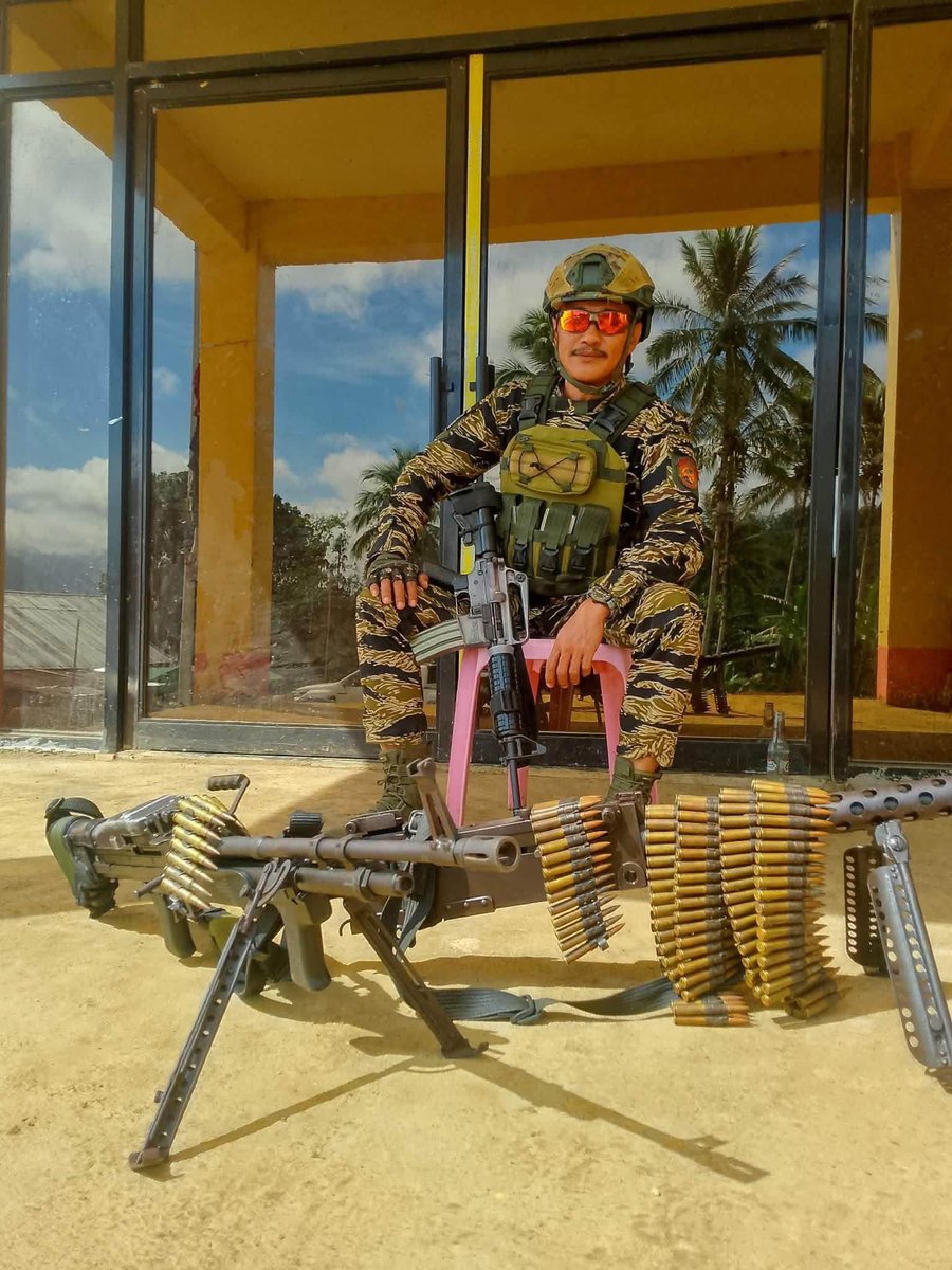 trip_to_valkiri's tweet photo. MILF fighter posing with M60 and M1919, 2020s period. https://t.co/kH5SNKZHbw