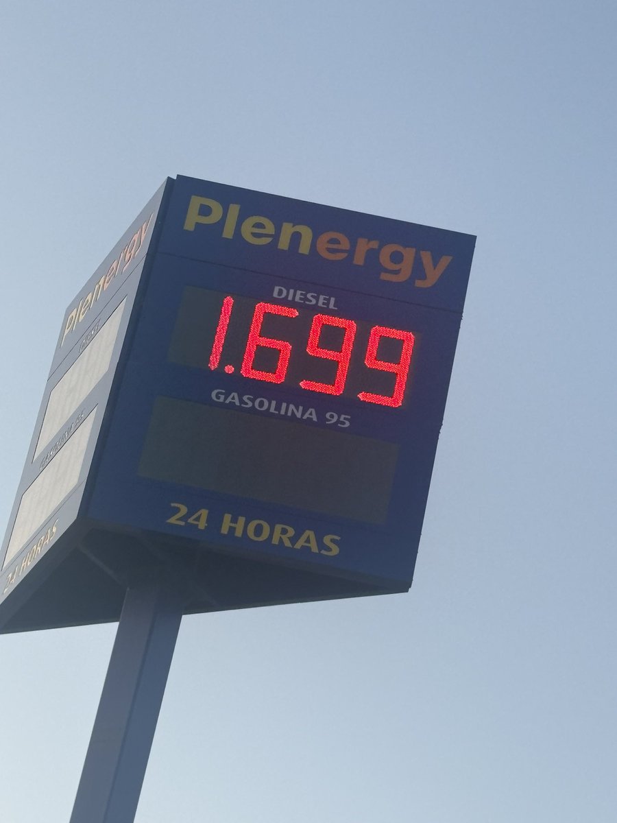 AAndvel's tweet photo. Que no estemos todos en la calle, haciendo una huelga general es una de las razones de porque está el país hecho una mierda https://t.co/0MbnRSyRk4