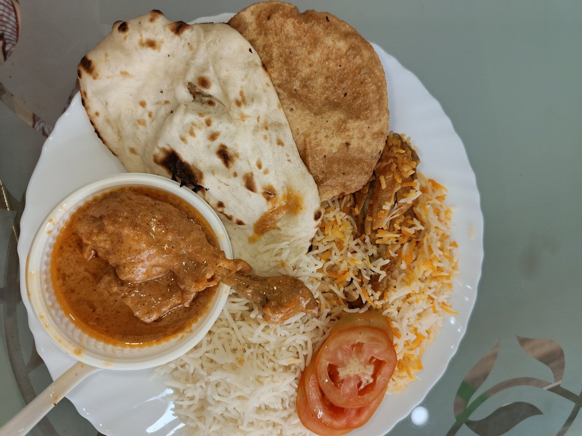 UncleLagbaja's tweet photo. Breakfast ideas for you all if you dont know what to eat this morning. TGIF https://t.co/1LiwgwRFPS