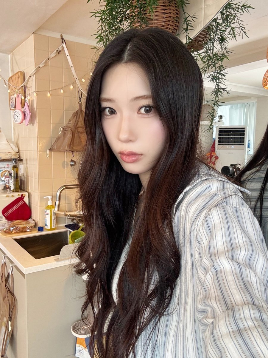 RocketPunch's tweet photo. [RCPCheeze 📸] 

힐링 캠핑🐰⛺️

#RocketPunch #로켓펀치 #RCPC
#수윤 #SuYun https://t.co/EuB2FF2i9x