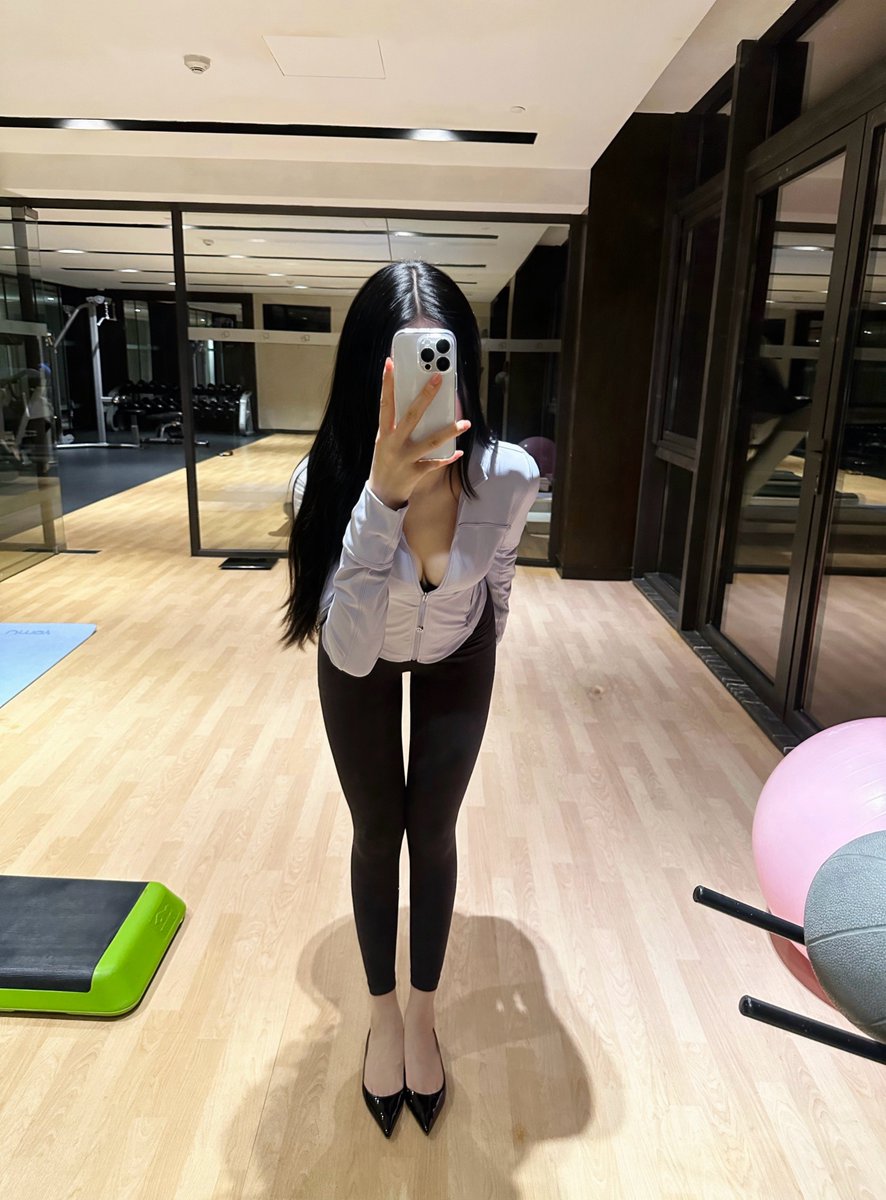 pgrcxb342's tweet photo. Tina
健身就得穿瑜伽裤里丝。 https://t.co/wU9Oles8Sr