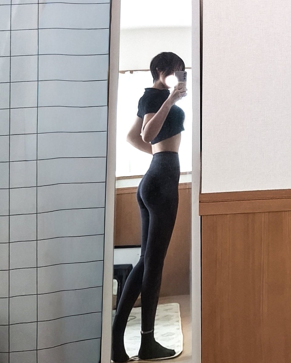 takr12mn's tweet photo. 3週間で3kg落とせた！
骨スト分厚さが課題だけど頑張った。画像4つがおすすめ！＋

・お菓子はほぼ食べない
・1800kcal前後/1日の食事
・ウォーキング30分以上
・目の前に現れた階段は登れるだけ登る
・トマト始め夏野菜たくさん食べる
・米は抜かない(小麦は減らす)

を可能な限り徹底した。｢浮腫み｣が超減って見た目が引き締まる️⭕️