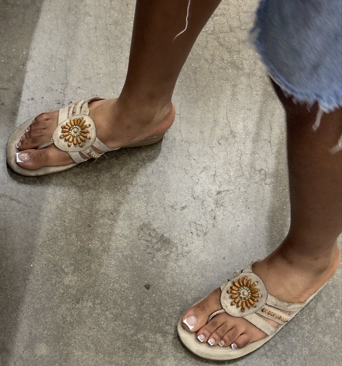 FeetEncounter's tweet photo. Wanted her toes wrapped around my cock 🥵

#candidfeet #candidtoes #publicfeet #publictoes #candid #footjob https://t.co/TCnoBwPiiI