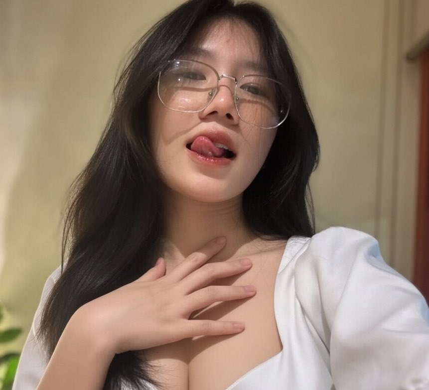 ngocchi379's tweet photo. Không hề thích mặc áo zdus https://t.co/8Q9a8uzHwd