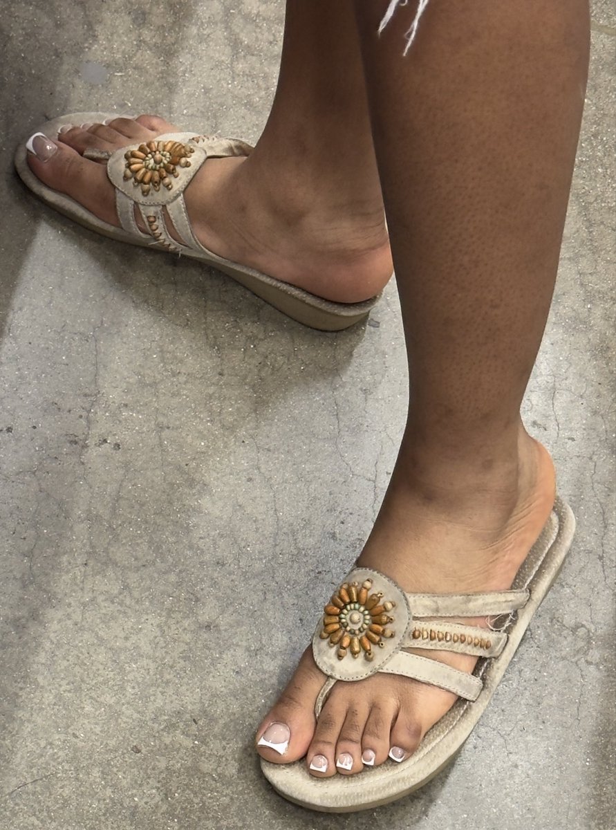 FeetEncounter's tweet photo. Wanted her toes wrapped around my cock 🥵

#candidfeet #candidtoes #publicfeet #publictoes #candid #footjob https://t.co/TCnoBwPiiI