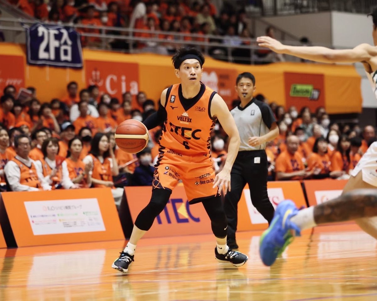 VELTEX_SHIZUOKA's tweet photo. 2023-24シーズンに #ベルテックス静岡 に所属した #大塚勇人 選手が現役引退を発表されました。冷静な判断から繰り広げる落ち着いたプレーで静岡に熱狂を届けてくれました。現役生活お疲れさまでした！これからのさらなるご活躍を心より応援しております💐

@YuuuTooo06 https://t.co/0LHYx6ZS0M
