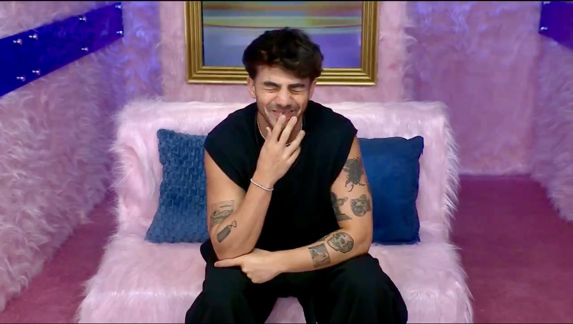 poevtss's tweet photo. las caritas, te amo fede vigevani, no me importa que quieran hacerte un flop con sus bromas nacas. 
#LaCasaDeLosFamososMx https://t.co/yMMCMboiZD