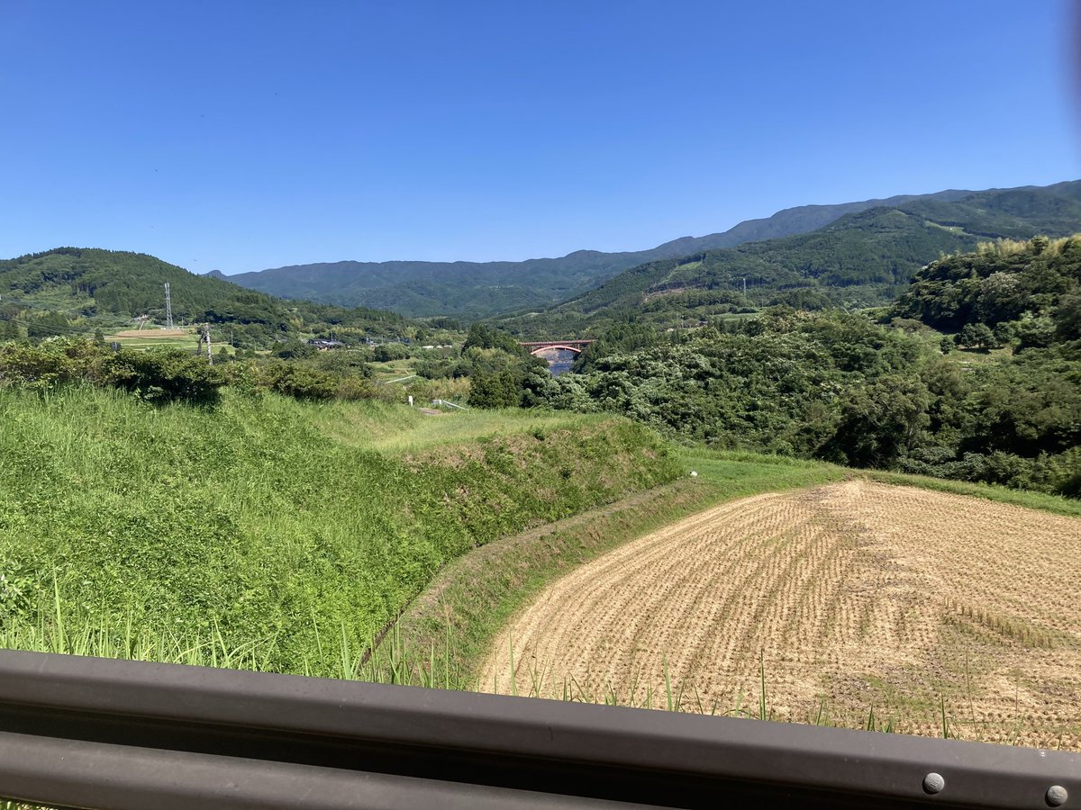 Mark37223721's tweet photo. 川！山！山！座りっぱなしで疲れたから寝る https://t.co/UAo6nz1XKX