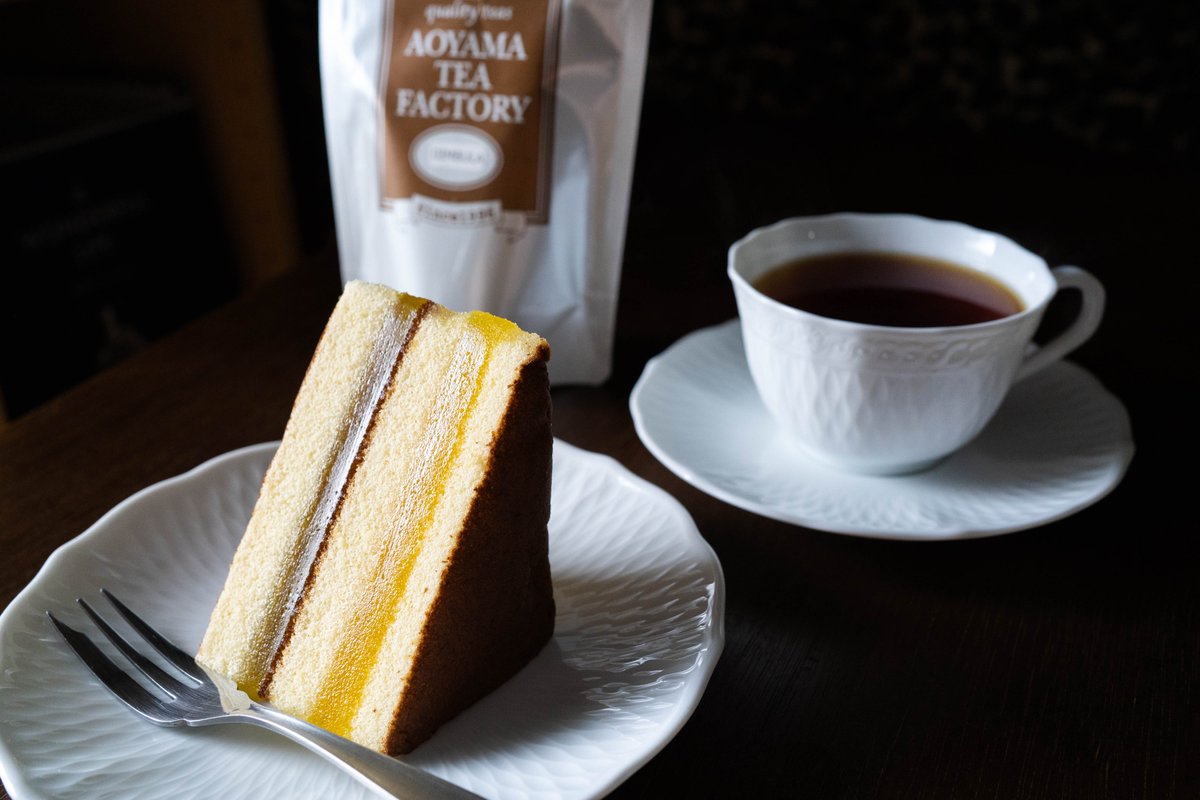 h8lyuki's tweet photo. 山崎製パンさん
三角シベリア もも
紅茶は青山さんのディンブラ ストックホルム茶園

冷やして頂いたのですが、それが良かったようで桃のとろんと甘やかな香りが引き立ち、口に入れる前から幸せな気持ちに
桃餡もつるんとした食感で、図らずも涼菓として大変美味しく頂きました https://t.co/EsNzk5Rhfk