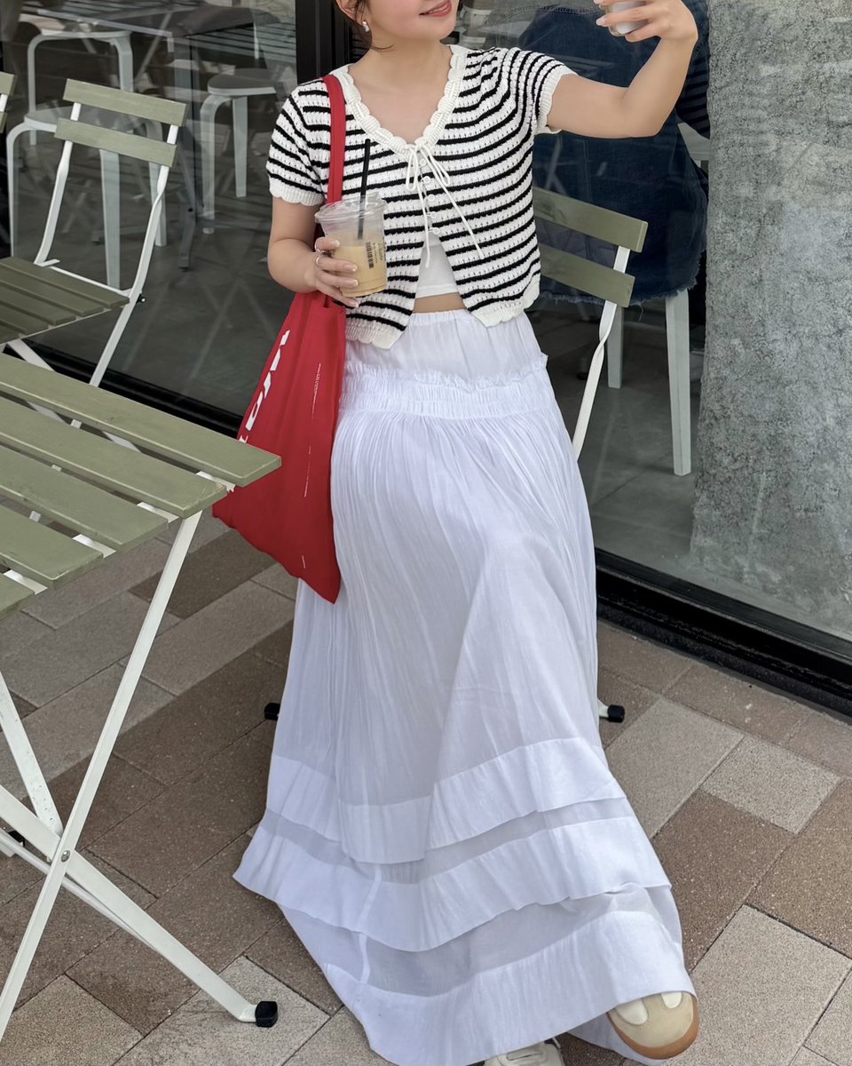 callautia_jp's tweet photo. 夏のボーダー×白スカート、やっぱり可愛い
差し色の赤もすき ❤️
#callautia #カラウティア https://t.co/GmdjsGxTBW