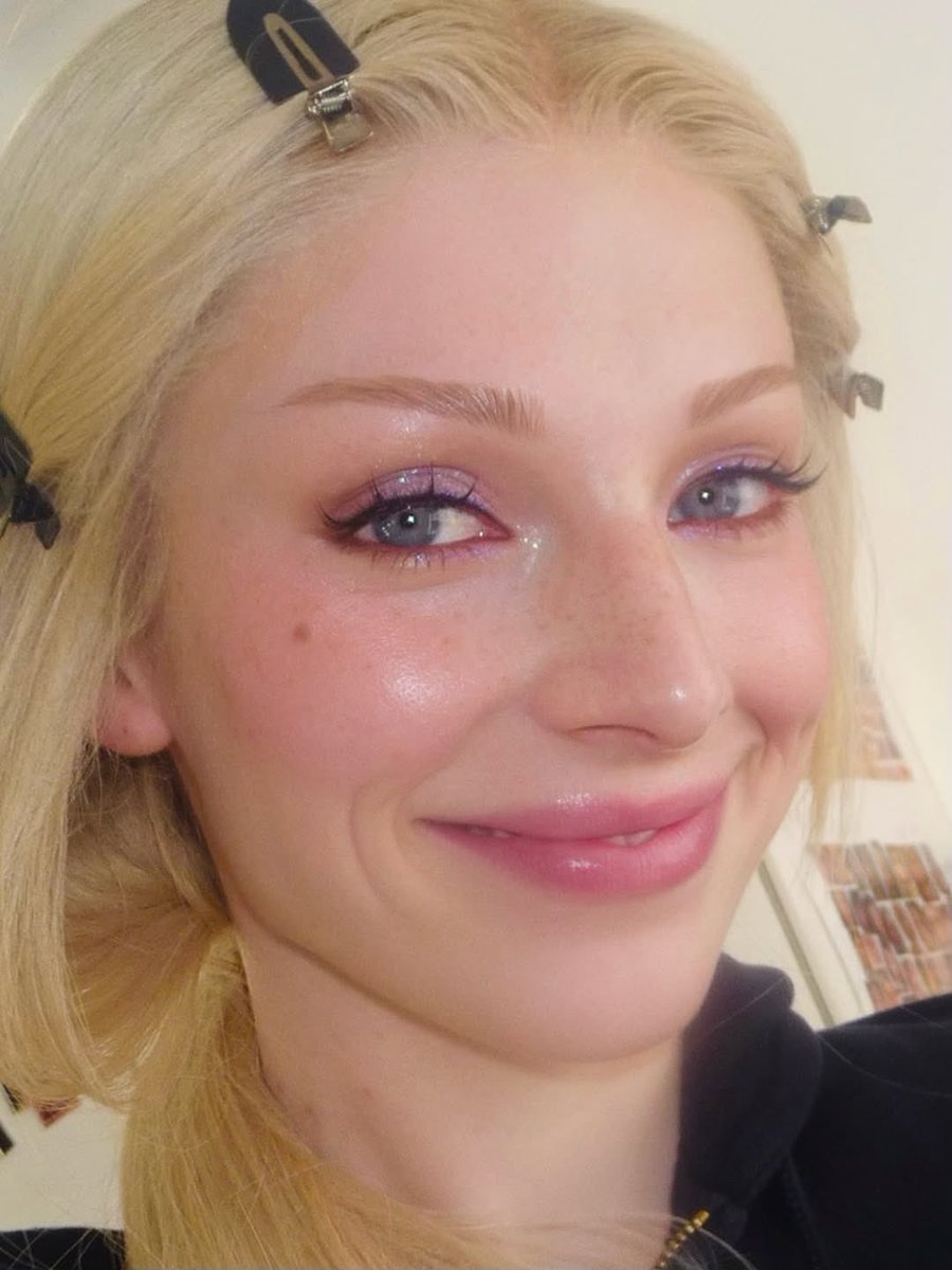 popsvibe's tweet photo. hunter schafer https://t.co/EZAB4zpoMD