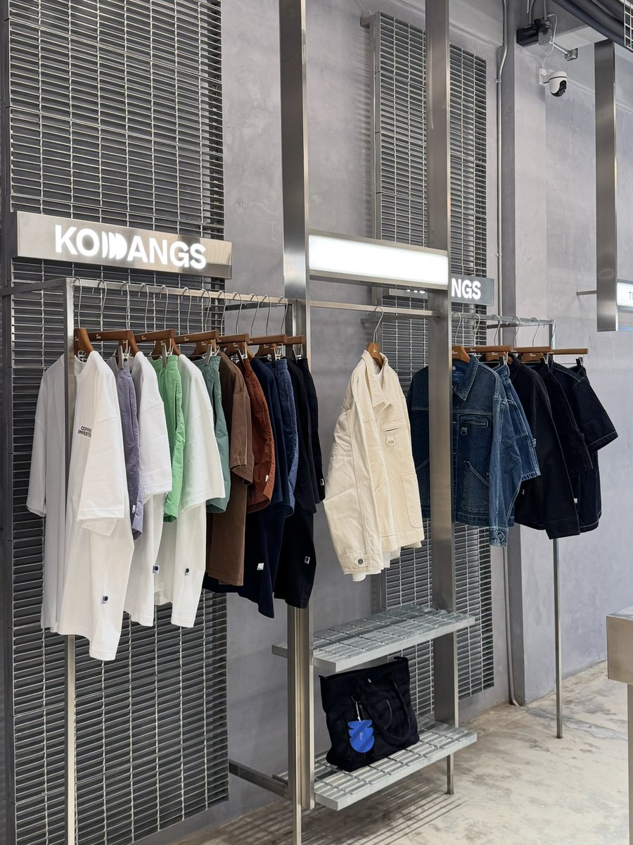 kodangs's tweet photo. 👋🏻 สวัสดีทรงวาด!
“KODANGS SONGWAT” Flagship Store แห่งแรกของ KODANGS เปิดแล้วนะ
สำหรับเพื่อนๆ คนไหนที่มาเที่ยวถนนทรงวาด ตอนนี้สามารถแวะมาเยี่ยมชม ถ่ายรูป และมาช็อปปิ้งกันได้แล้วนะครับ💙
📍KODANGS SONGWAT (ร้านอยู่ที่ชั้น 2)
📅 เปิดทุกวัน ตั้งแต่ 10:00 - 19:00 น.
#kodangs https://t.co/bUozoCM6Jo