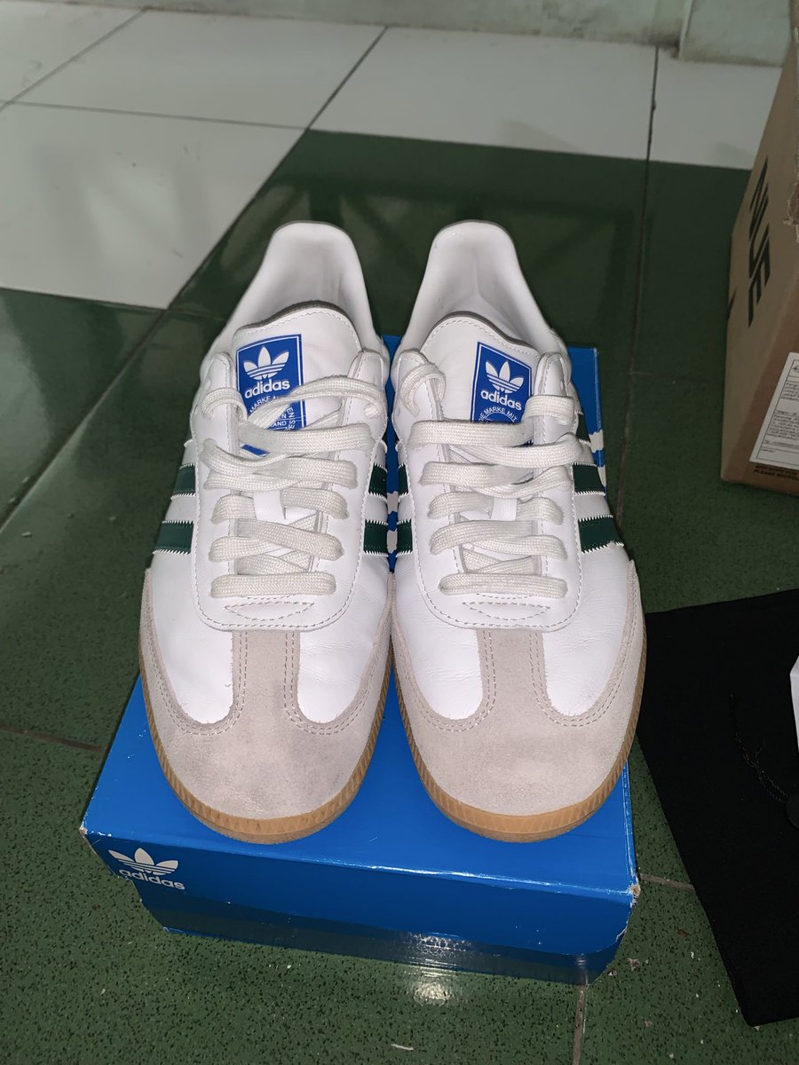 sedangmakannasi's tweet photo. Izin mas @JanganGoyah ๐๐ป
Nama Barang : Adidas samba OG White Collegiate green gum
Size : US9 / 42
Kondisi : like new / 3 x pemakaian
Kelengkapan : dus adidas , dus kick avanue , stiker , tas sepatu kick avanue , tag kick avanue
Price : 1.500.000 nego
#UGDforPSS https://t.co/G9YQ6jPlP9