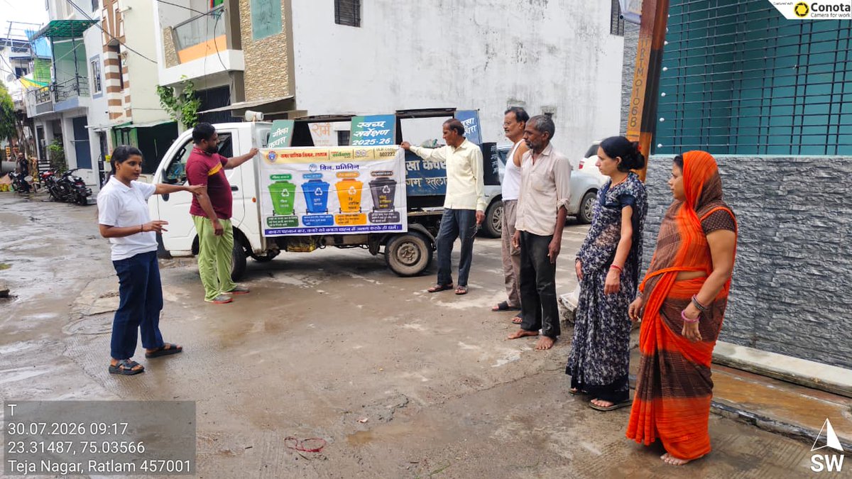 NRatlam's tweet photo. नगर पालिक निगम रतलाम की IEC टीम द्वारा रहवासियों को कचरा पृथक्करण की जानकारी देकर गीले,सूखे,घरेलू हानिकारक ,एवं स्वच्छता संबंधी अपशिष्ट को अलग-अलग रखने के लिए जागरूक किया गया।
#SwachhSurvekshan2025_26 #SwachhAadat #SwachhMP #SwachhBharat @MoHUA_India @SwachhBharatGov @urbansbm https://t.co/dSve10UuTb
