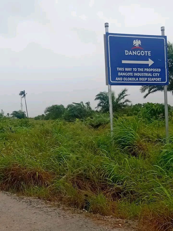 CaptJamyl's tweet photo. Loading… Proposed Dangote Industrial City ati Olokola Deep Sea Port 

Visiting the project site locations, conversing & interacting with locals & youths around our host communities.

Understanding our host community is one of the deliberate actions we at Dangote industries ltd take seriously. As part of the goals of the Group President is to build the Nation and Africa as a whole through industrialization and economic development.

So help us God #DangoteVision2030

Credits: Musa, Victor, other team members & community locals 🫶🏾🙏🏾✊🏾🫶🏾
