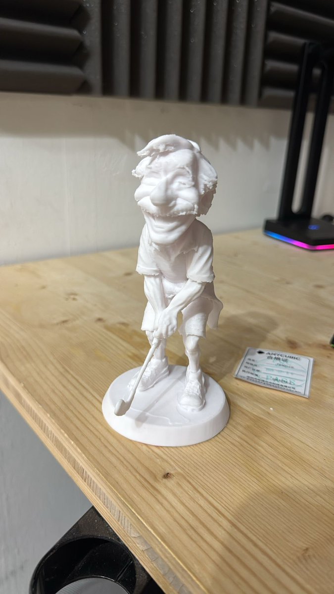 marcoreimair's tweet photo. This was a simple 3 minute promt output if a low lvl openai model back in early 2025 https://t.co/6FGJR2iPyo
