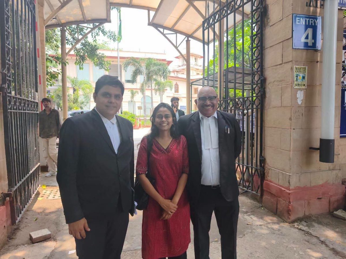 aishe_ghosh's tweet photo. Long Live Our Constitution ✊🇮🇳

To more struggles ahead ✊

Grateful to @AdvChandran and the entire team for the order. https://t.co/FBIMvL800u