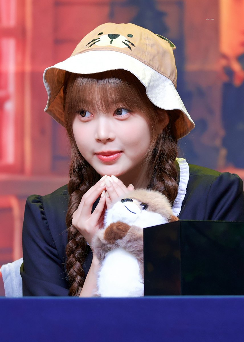 cherryade_hec's tweet photo. 260722 수달🦦? 나 ?

#은채 #홍은채 #EUNCHAE #HONGEUNCHAE #ウンチェ
#르세라핌 #LE_SSERAFIM https://t.co/hhpPZAekwW