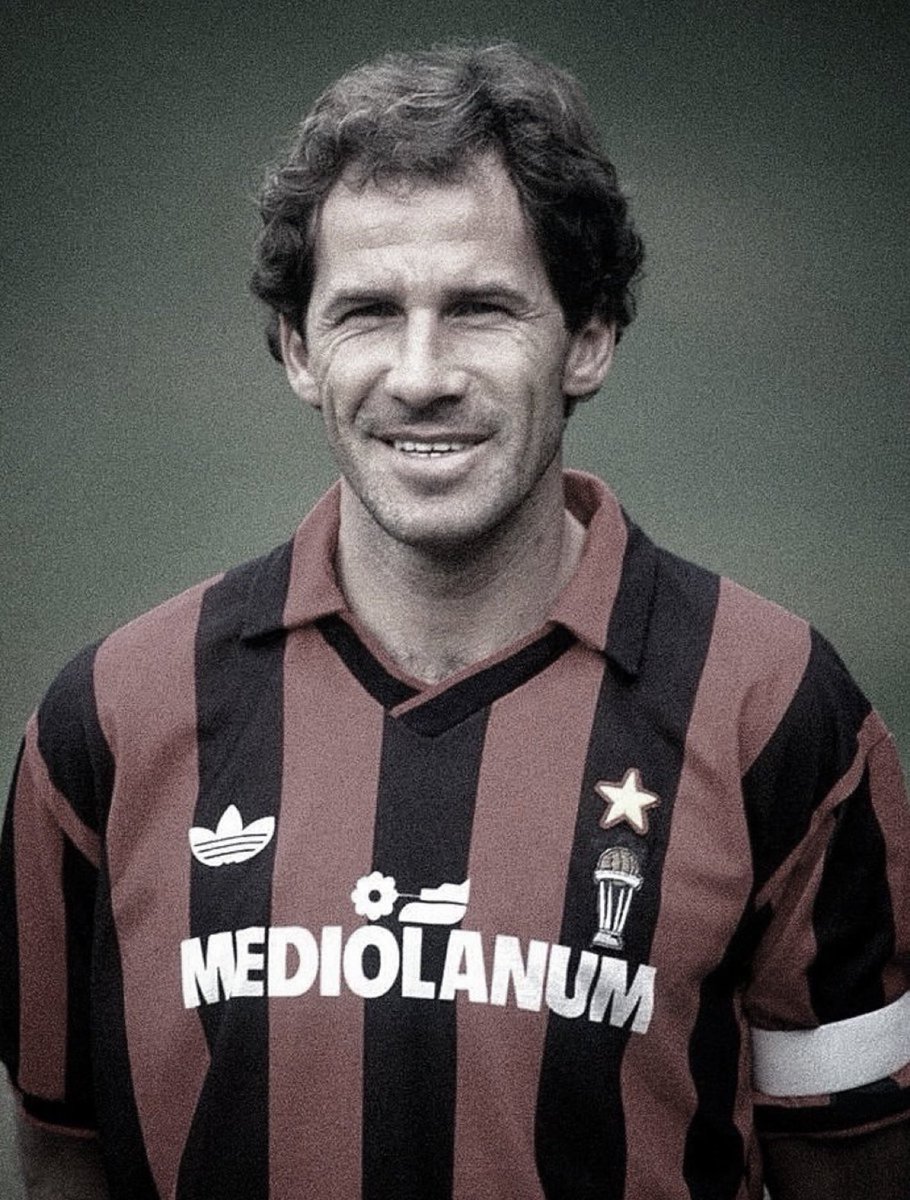 AlertaNews24's tweet photo. 🇮🇹 | AHORA: El futbolista italiano Franco Baresi ha fallecido a los 66 años. https://t.co/MT9TD3N0Ps